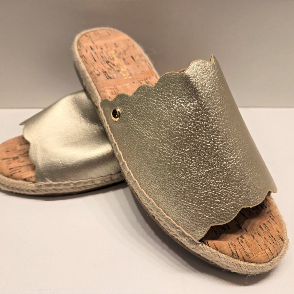 Gold metallic EXPRESSION "Jean" sandals size 7  NEW